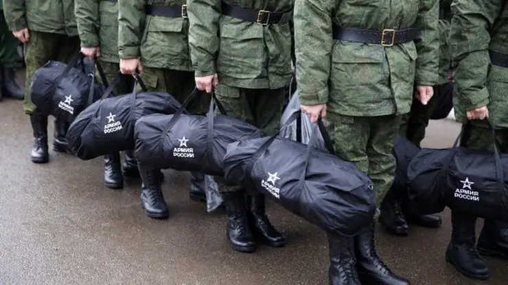 Около 2 тысяч жителей Красноярского края призовут в армию весной 2023 года