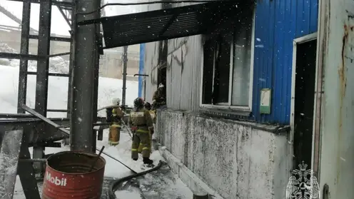 В Иркутской области сгорел фанерный завод на площади в 100 кв.м.