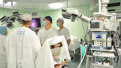 Хирурги из Красноярского края провели редкую операцию по удалению опухоли из легкого
