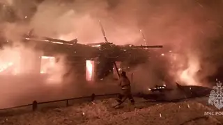 В Красноярском крае в деревне Двинка загорелся школьный спортзал