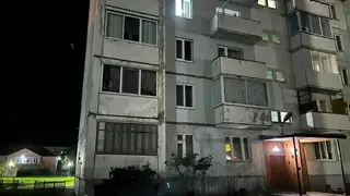 В Красноярском крае 14-летний подросток выпал из окна третьего этажа