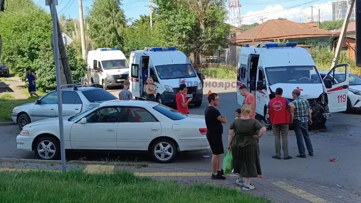 ДТП с машиной скорой помощи произошло в Красноярске